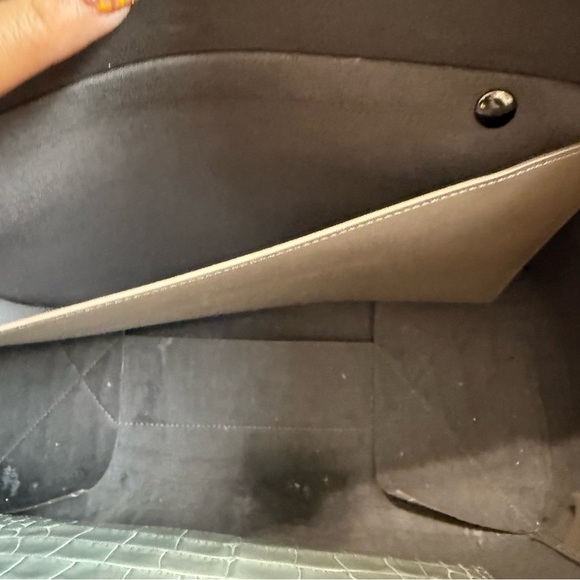 Vince large Croc embossed leather Shoulder Tote - Picture 9 of 10